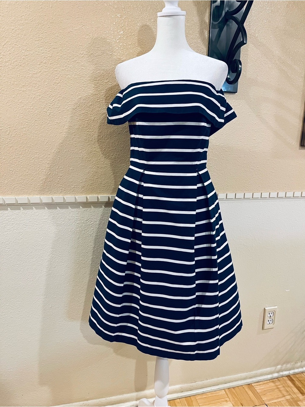 Eliza J off-shoulder striped cocktail dress 50s style. Cotton. Navy blue white 6